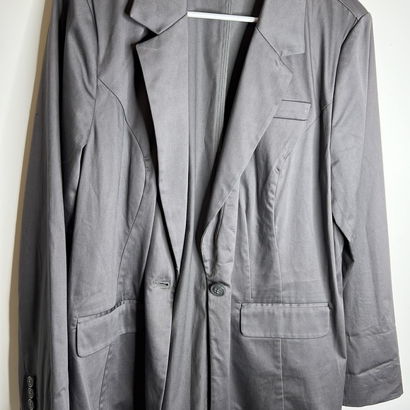 Lane Bryant Perfect Drape Blazer in gray, striped interior - Picture 6 of 10